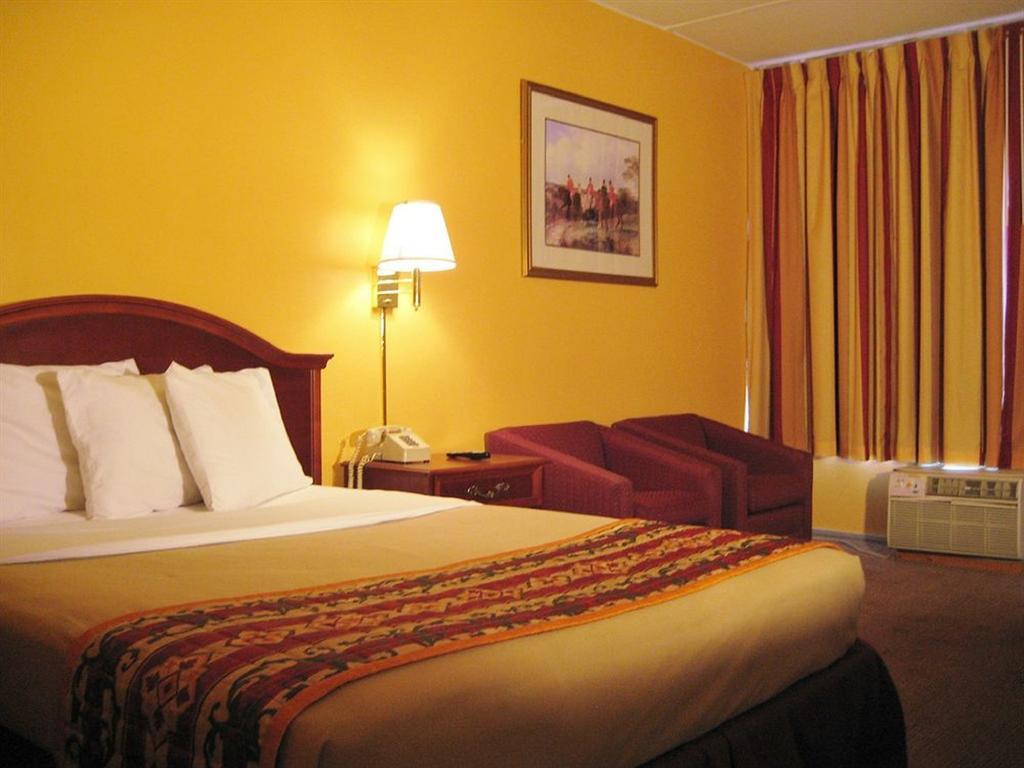 Charlotte Express Inn Room photo
