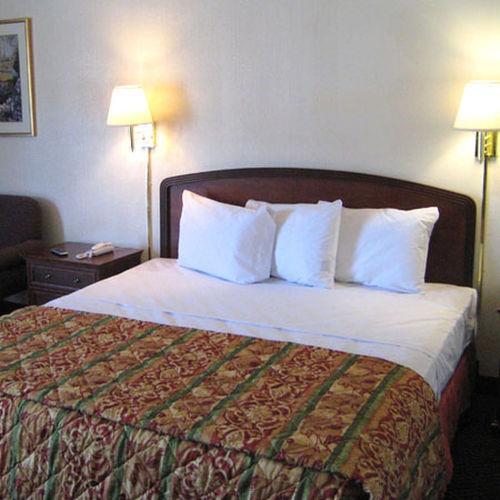 Charlotte Express Inn Room photo