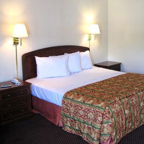Charlotte Express Inn Room photo
