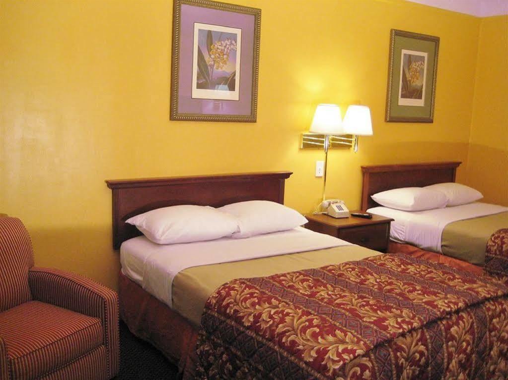 Charlotte Express Inn Exterior photo