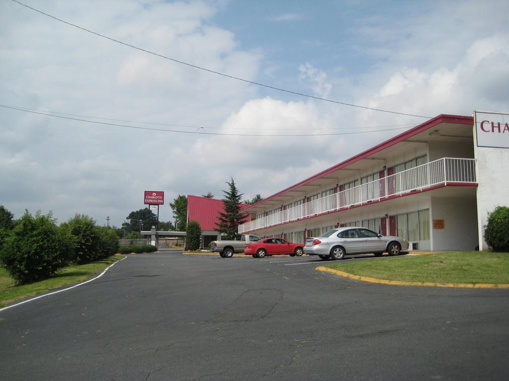 Charlotte Express Inn Exterior photo
